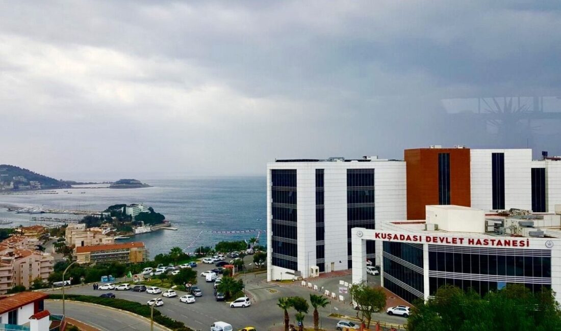 Kuşadası’nda Sahil Siteleri Mevkii’nde bulunan beş yıldızlı bir otelde konaklayan