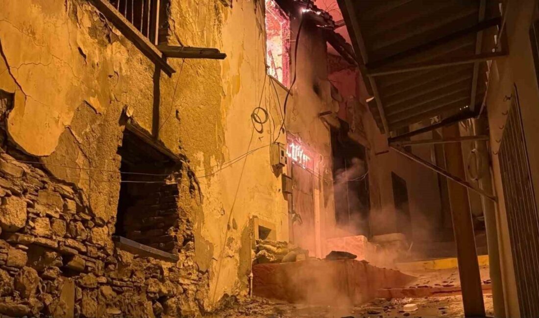 Kuşadası’nda gece yarısı meydana gelen yangın oldukça korkutucu anların yaşanmasına