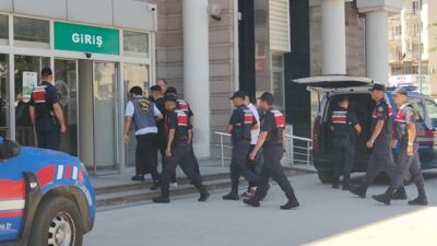 Kuşadası ilçesinde jandarma tarafından gerçekleştirilen operasyonda, suç kaydı bulunan ve