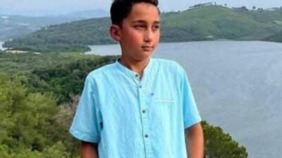Adana’nın İmamoğlu ilçesinde, 12 yaşındaki Oğuzhan Büyümez’in kuşlarla oynarken dengesini