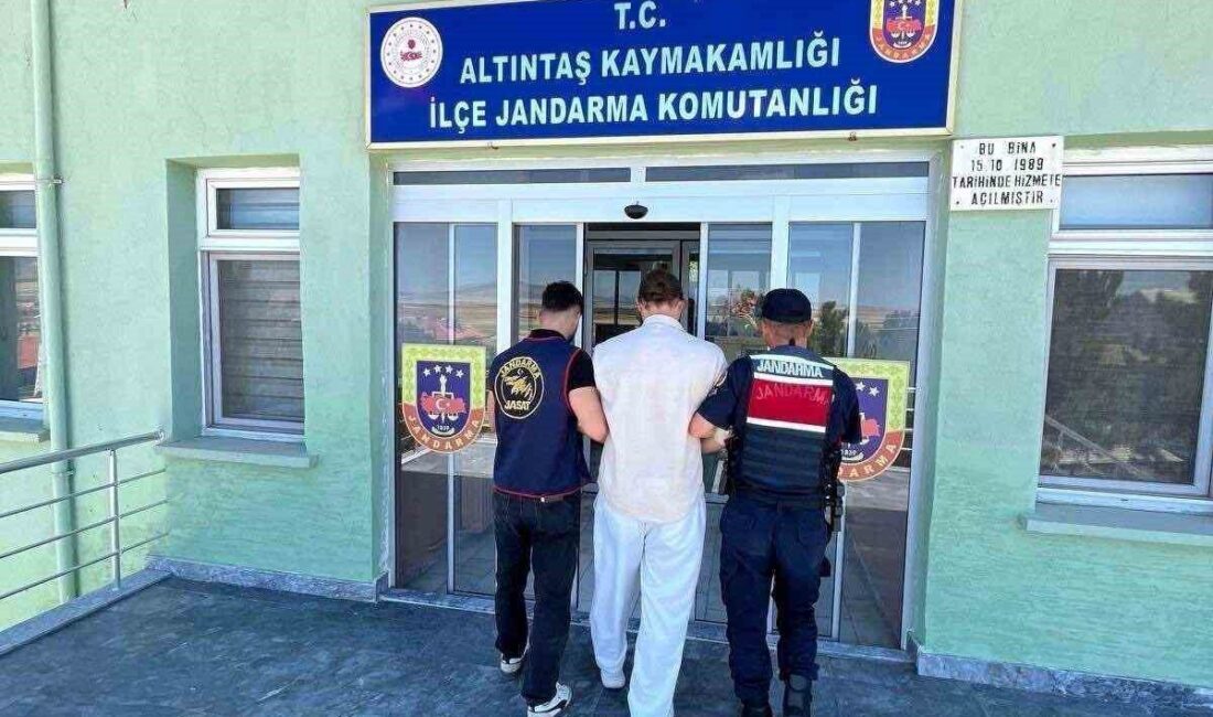 Kütahya İl Jandarma Komutanlığı ekipleri, aranan kişilerin yakalanması amacıyla yürütülen