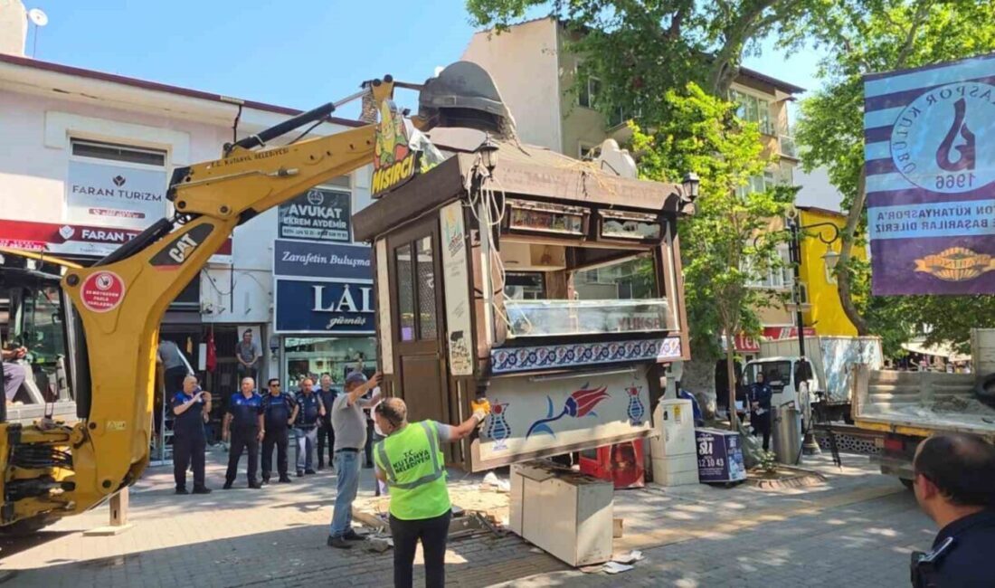 Kütahya’nın Cumhuriyet Caddesi, halk arasında “Sevgi Yolu” olarak bilinen yoğun