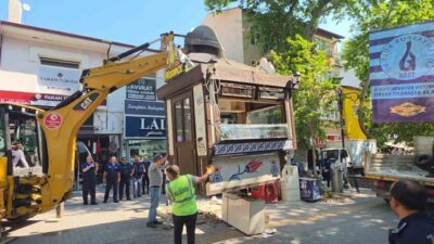 Kütahya’nın Cumhuriyet Caddesi, halk arasında “Sevgi Yolu” olarak bilinen yoğun