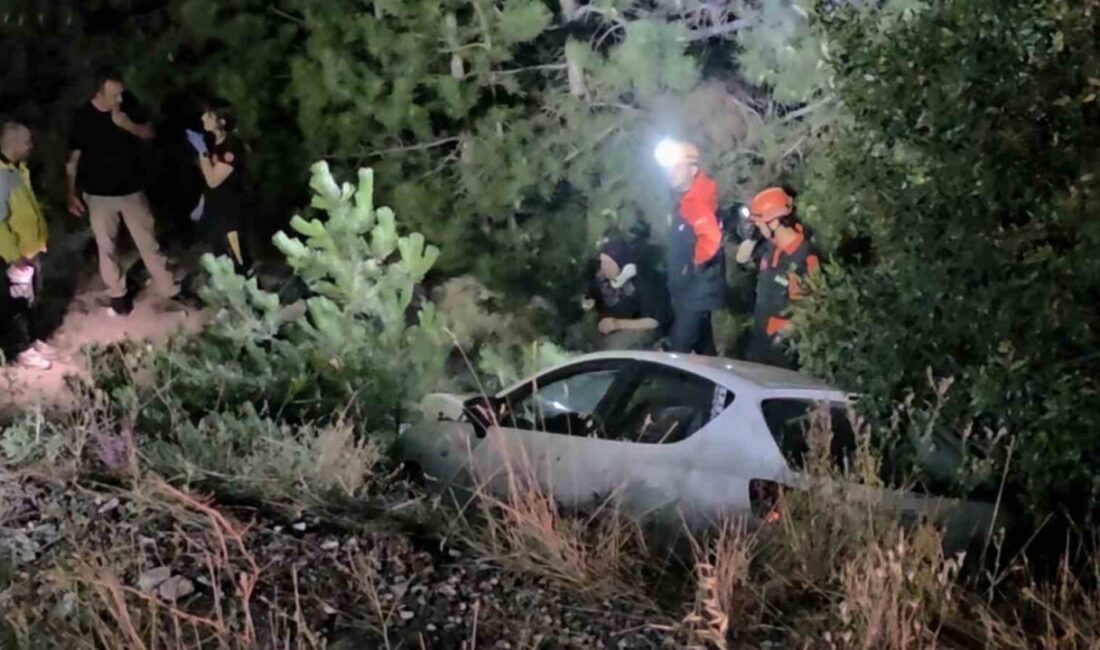 Kütahya ile Afyonkarahisar arasındaki karayolunda bir otomobil ile motosikletin çarpışması