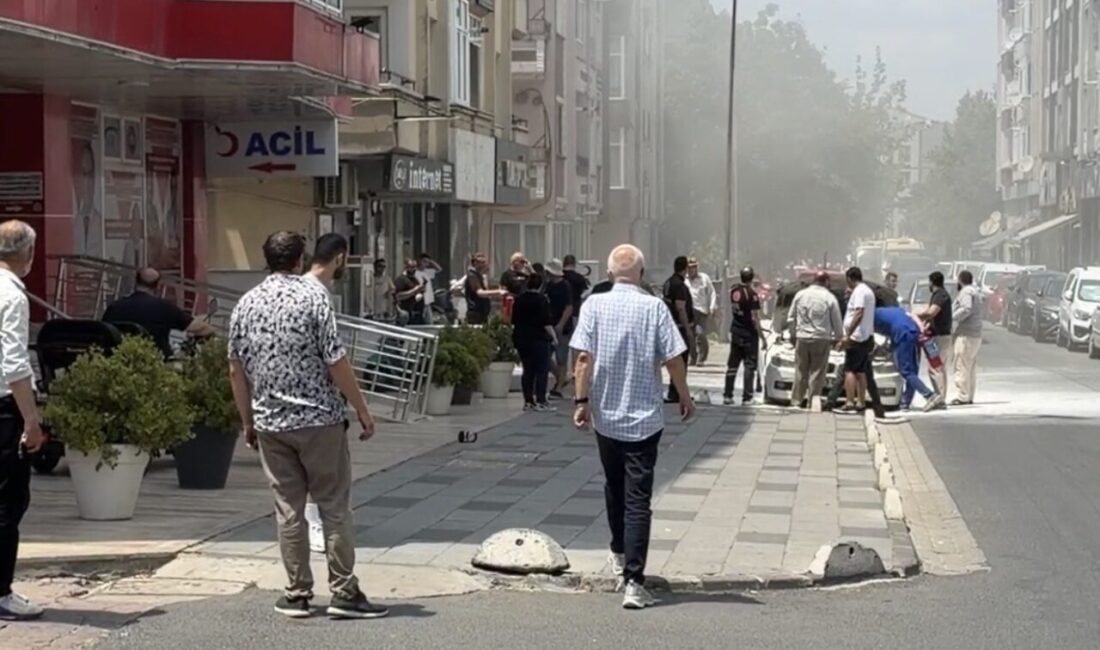 Lüleburgaz ilçesinde seyir halindeki bir lüks otomobilde meydana gelen yangın,