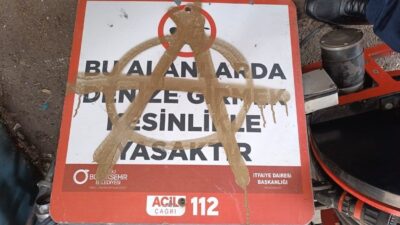 Ünye ilçesindeki iskelede bulunan can simitleri hırsızlar tarafından çalınırken, kumsal