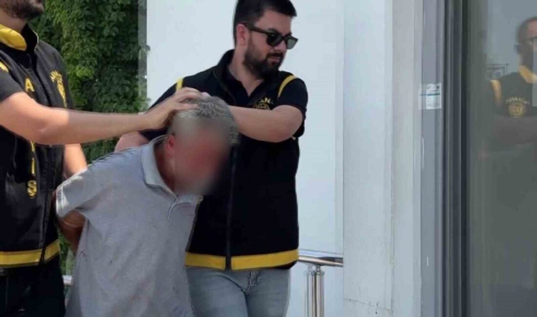 Adana’daki bir kuyumcu dükkanına taş atarak camını kıran ve içeriye