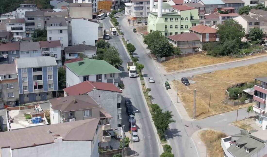 Boğazköy Mahallesi’nde yaşayanlar, iddiaya göre belirlenen yolu kullanmayan hafriyat kamyonlarının