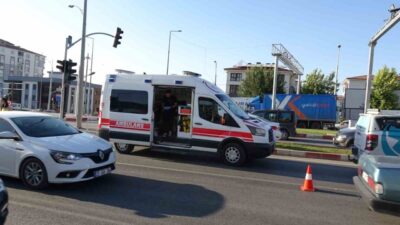 Malatya’nın Çöşnük Kavşağı’nda meydana gelen zincirleme trafik kazasında, 3’ü çocuk