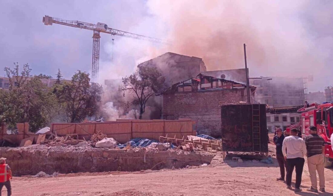 Battalgazi ilçesindeki bir evde başlayan yangın, itfaiye ekiplerinin hızlı müdahalesiyle