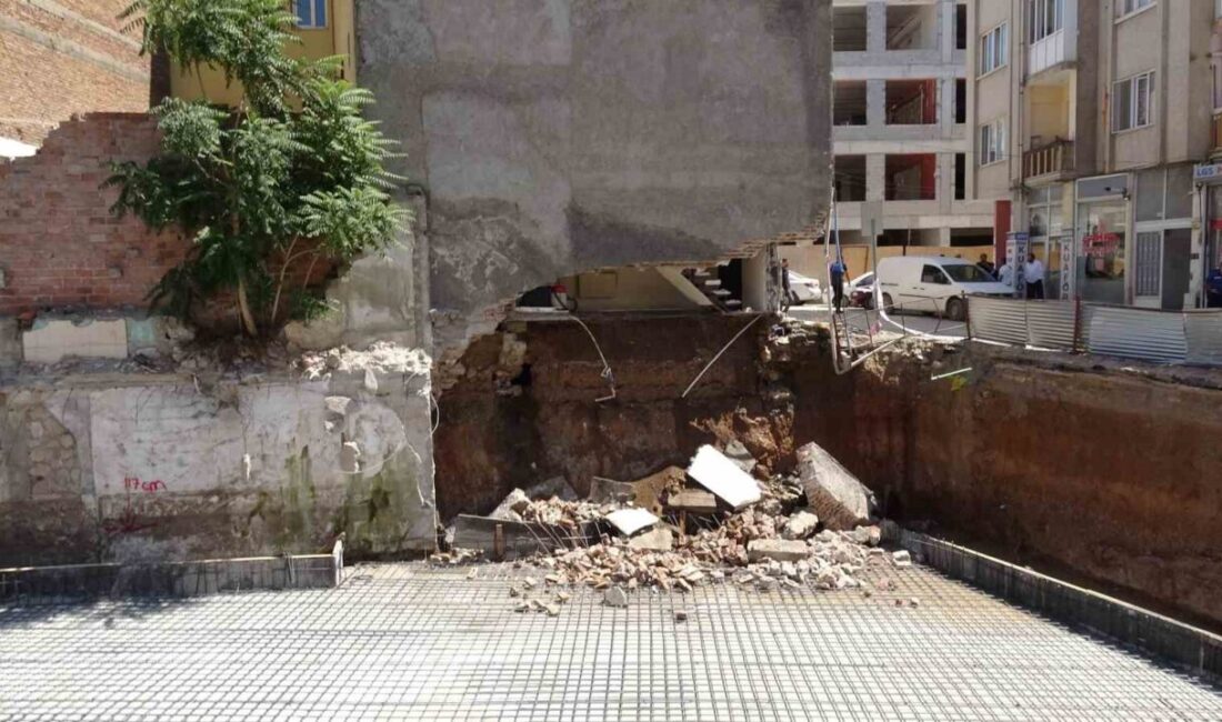 Malatya’da bir inşaat çalışması sırasında yaşanan göçük sonrasında boşaltılarak mühürlenen