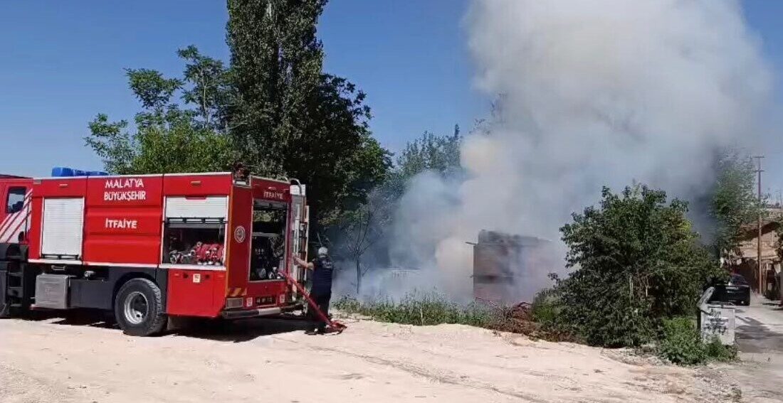 Yeşilyurt ilçesine bağlı Çarmuzu Mahallesi, Alyüz Sokak’ta meydana gelen yangın,