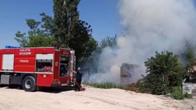 Yeşilyurt ilçesine bağlı Çarmuzu Mahallesi, Alyüz Sokak’ta meydana gelen yangın,