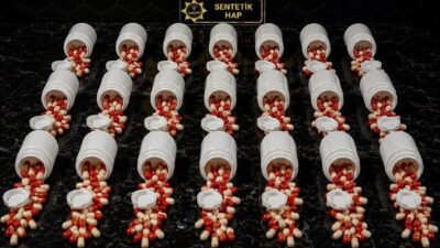 Malatya’da “torbacı” olarak adlandırılan sokak satıcılarına yönelik yapılan operasyonda Narkotik