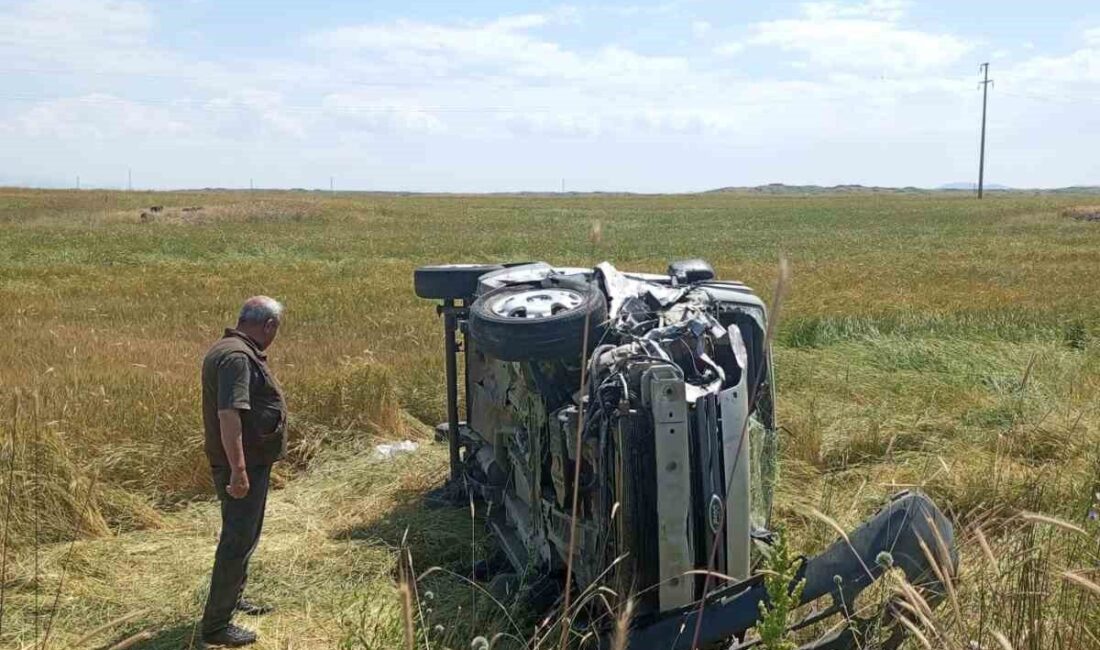 Malazgirt ilçesine bağlı Yaramış köyü mevkiinde meydana gelen trafik kazasında,