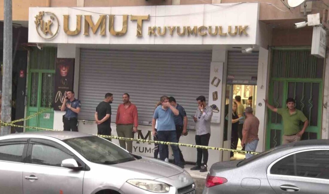 Maltepe ilçesindeki bir kuyumcu dükkanı, saat 11.00 sularında motosiklet kullanan,