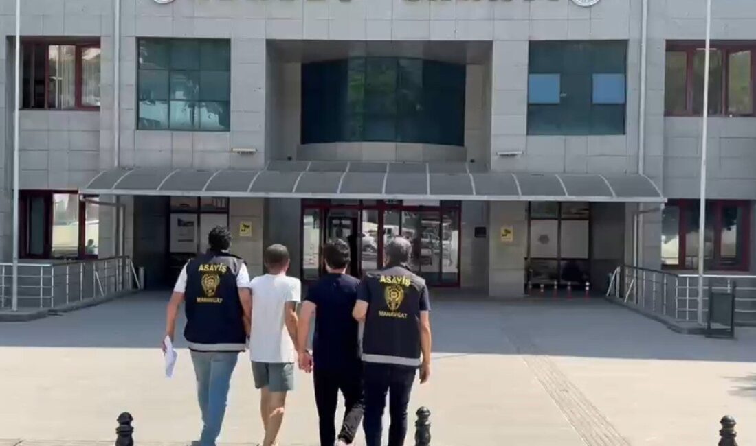 Manavgat ilçesinde polis ekipleri, aranan şahıslara karşı yaptıkları operasyonda 3