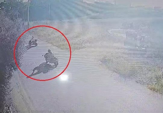 Manavgat ilçesinde meydana gelen trafik kazasında, iki motosiklet çarpıştı ve