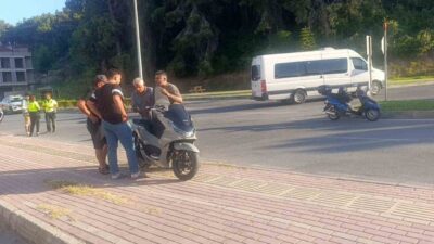Manavgat ilçesinde, aynı yönde seyir halinde olan iki motosikletin çarpışması