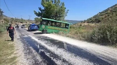 Manavgat ilçesinde turist taşıyan bir safari aracının kayması sonucu bir