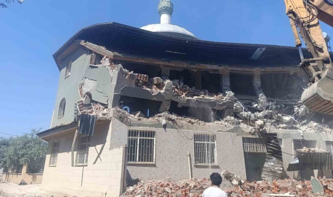 Manisa’nın Salihli ilçesine bağlı Gümüş Mahallesi’nde hizmet veren Gümüş Camisi,