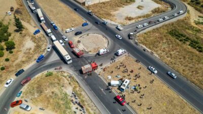 Manisa’nın Şehzadeler ilçesine bağlı Karaoğlanlı Mahallesi kavşağında meydana gelen trafik