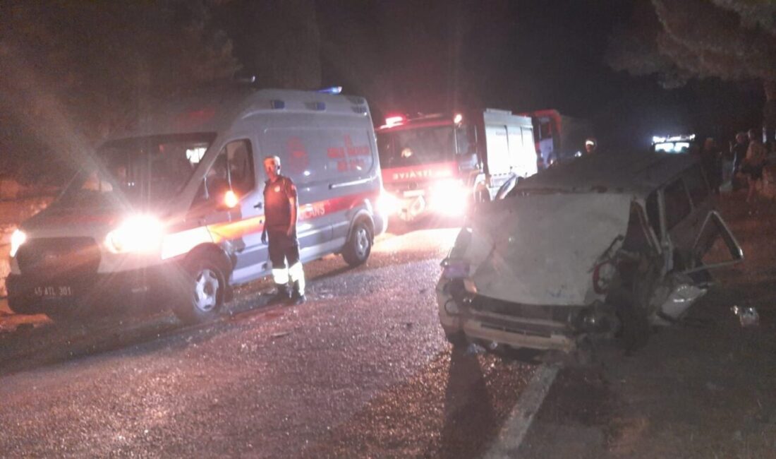 Manisa’nın Selendi ilçesinde meydana gelen trafik kazasında, otomobil ile traktörün