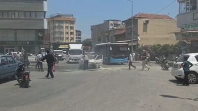 Manisa’nın Salihli ilçesinde seyir halindeyken alev alan bir otomobilde maddi