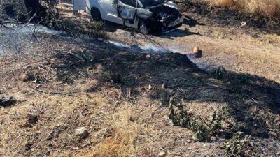 Manyas ilçesine bağlı Kalebayır Mahallesi yolunda bir araçta çıkan yangın,