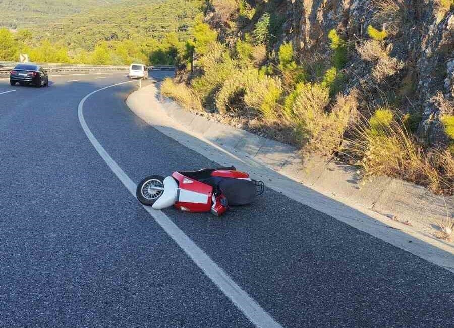 Muğla-Marmaris Karayolu Gökçe mevkiinde meydana gelen bir motosiklet kazasında 34