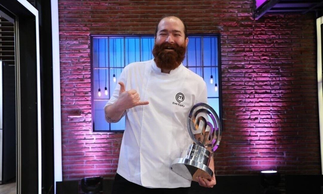 MasterChef adlı yemek yarışmasında 2021 şampiyonu unvanını kazanarak “Kızıl Sakal”