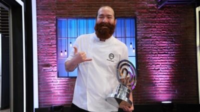 MasterChef adlı yemek yarışmasında 2021 şampiyonu unvanını kazanarak “Kızıl Sakal”