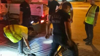 Aydın’ın Efeler ilçesinde 3 gün boyunca mazgallar altında sıkışan bir