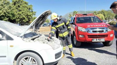 Muğla’nın Menteşe ilçesinde seyir halindeki bir aracın motor bölümünde çıkan