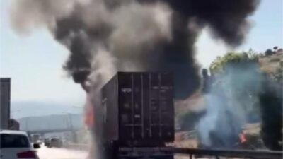 Mersin’in Tarsus ilçesinde seyir halindeki bir tırda çikolata yüklü olan