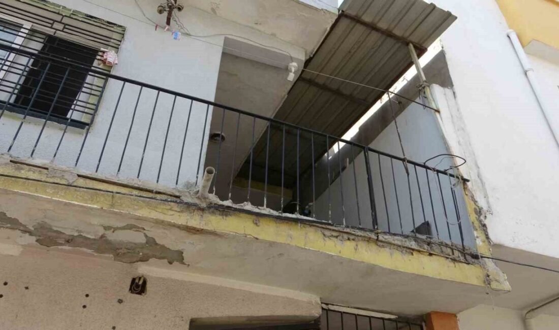 Mersin’de, evlerinin balkonunda elektrik çarpması sonucu ağır yaralanan 1,5 yaşındaki