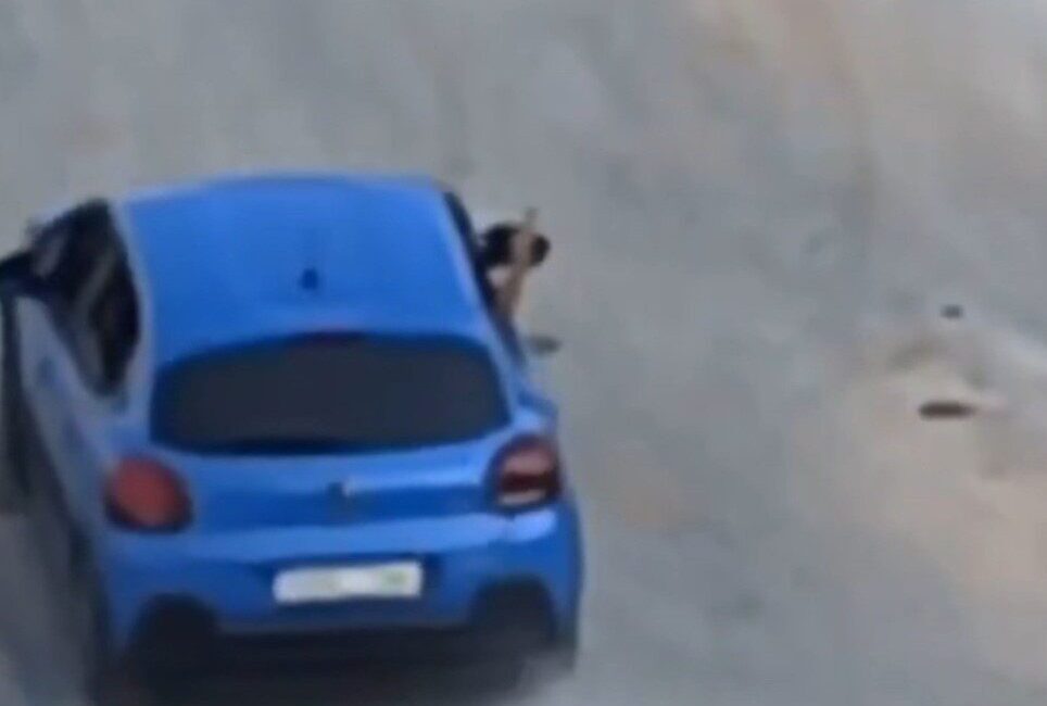 Mersin’de bir sürücü, otomobiliyle drift yaparak trafik güvenliğini tehlikeye düşürdü.