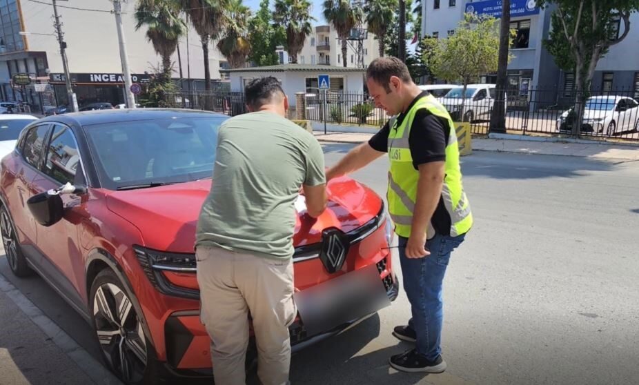 Mersin’de polis ekipleri, sosyal medya platformlarında paylaşılan kural ihlaline ilişkin
