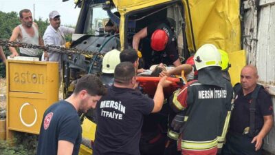 Tarsus ilçesinde meydana gelen trafik kazasında, iki tırın çarpışması sonucu