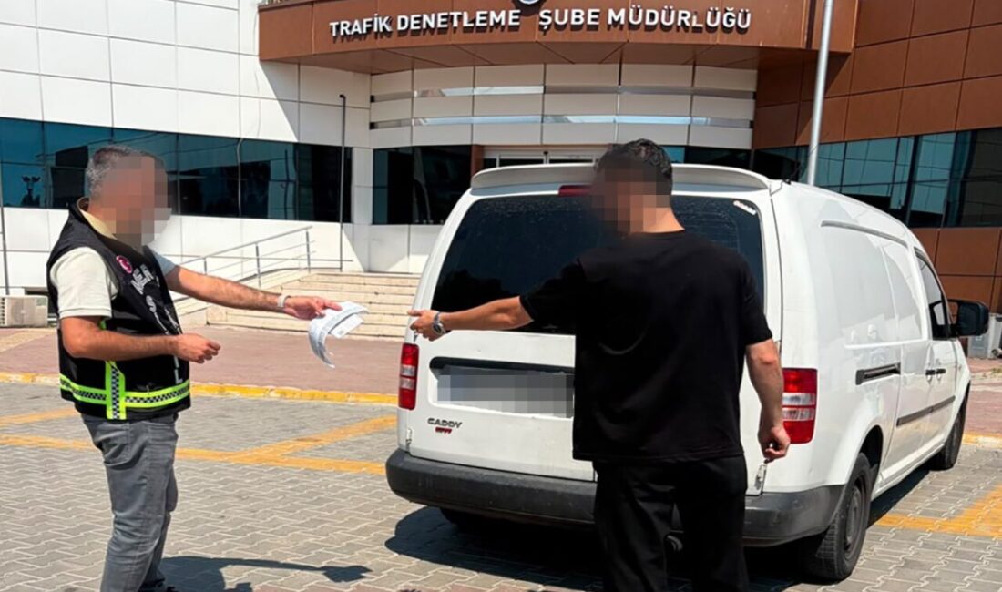 Mersin’de trafikte araçlarından inerek kavga eden kamyonet ve motosiklet sürücüsü