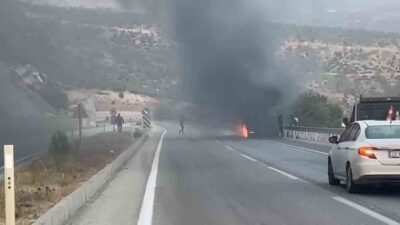 Mersin’in Mut ilçesinde vinç ve minibüste çıkan yangınlar, itfaiye ekiplerinin