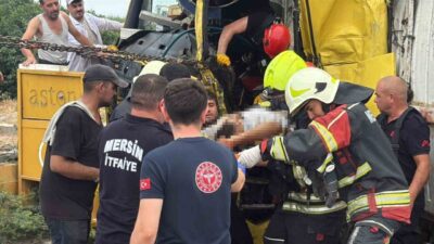 Tarsus ilçesinde meydana gelen trafik kazasında, iki tırın çarpışması sonucu