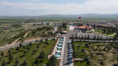 Kırşehir’in Kaman ilçesinde bulunan Dadaloğlu Millet Bahçesi, tamamlanan inşaatının ardından