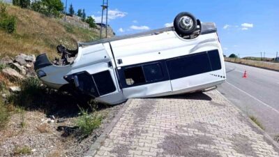 Bingöl’ün Karlıova ilçesinde bir minibüs, Sudurağı köyü yakınlarında kontrolden çıkarak