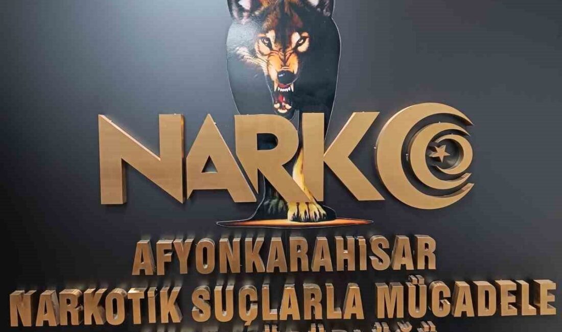 Afyonkarahisar’da polis tarafından gerçekleştirilen operasyonda, durdurulan bir minibüsün koltuk döşemelerine