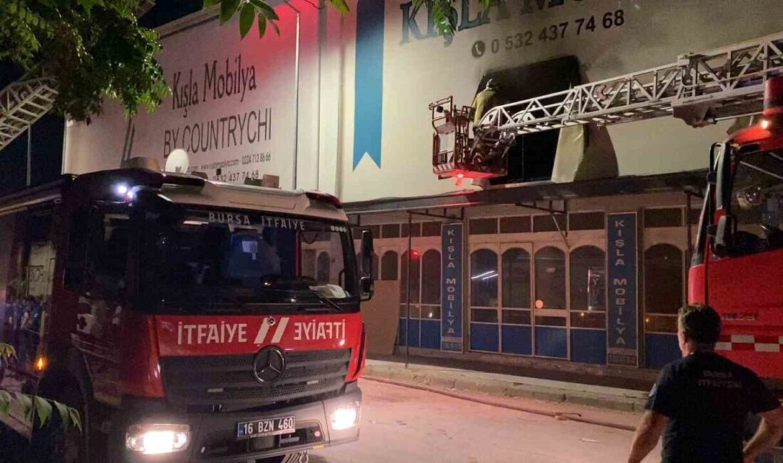 Bursa’nın İnegöl ilçesinde bulunan bir mobilya fabrikasında çıkan yangın, itfaiye