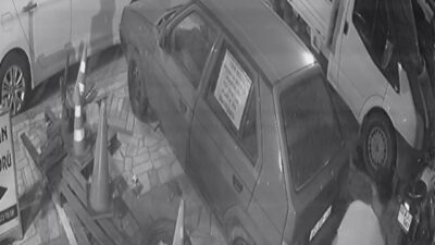 Afyonkarahisar’da, Dumlupınar Mahallesi’ndeki bir sürücü kursu önünde park edilmiş olan