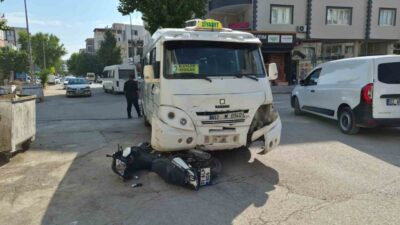 Adıyaman’da meydana gelen trafik kazasında şehir içi minibüsü ile motosiklet