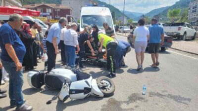Kastamonu’nun İnebolu ilçesinde bir kadın, yolun karşısına geçmeye çalışırken motosiklet