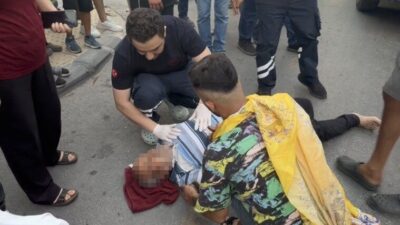 Mersin’de, 71 yaşındaki bir yayayı yolun karşısında geçmeye çalışırken motosikletin